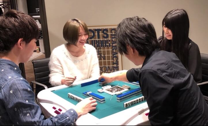 麻雀の対局風景